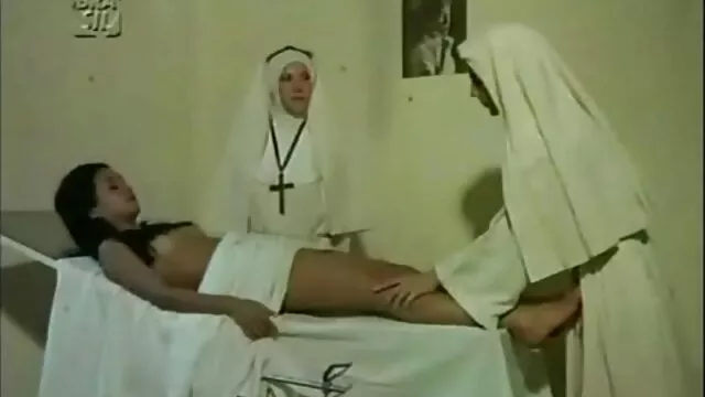 Chiquita Lopez ama una rigidez porn latino amateur en su culo