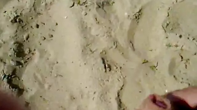 Caliente adolescente cutie dedo folla su rosa COÑO al lado de la sex mex latino piscina