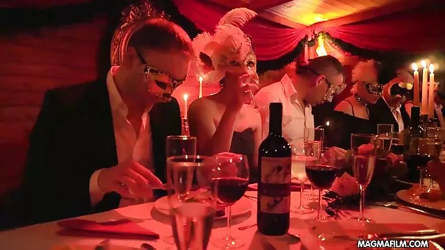 Lesbianas en gafas azotado sexo con latinos y jugado