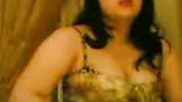 Henessy videos porno de trios latinos