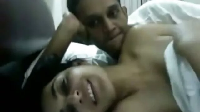 adolescente tira en webcam trios sexuales latinos