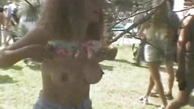 Monja de látex porno mateur latino puño bastante duro