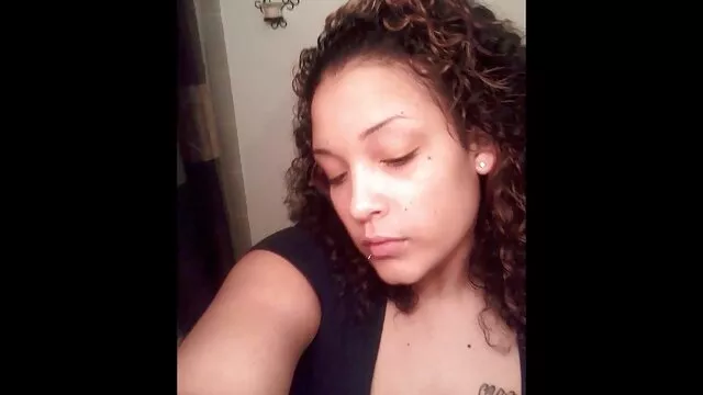 Silvia es una santa sexy lista para sexo latino en vivo follar