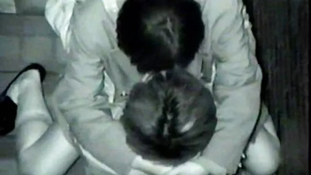Chicos se sexo anal latinos divierten con gafas con adolescentes y maduras