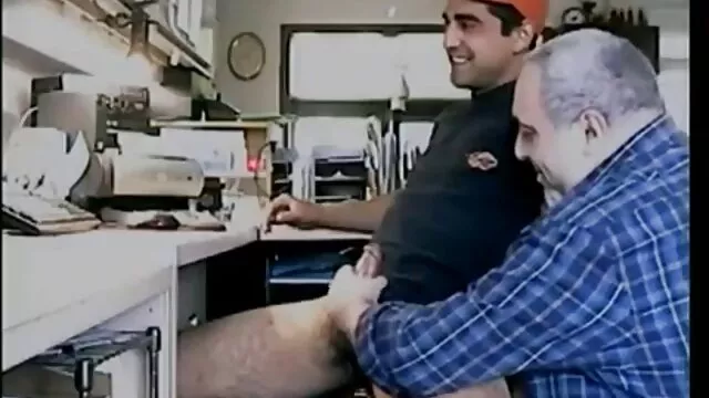 Pequeña puta con mordazas de malla en ambas videos xxx gratis en español latino pollas y vino